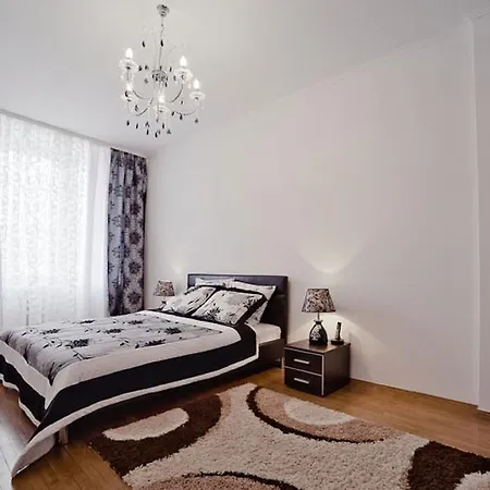 Center Lux On Sverdlova 3- Room Apartment